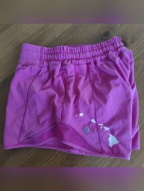 RARE 4" Lululemon Hawaii  Shorts Pink Hawaiian Islands Size 2 Run F3194